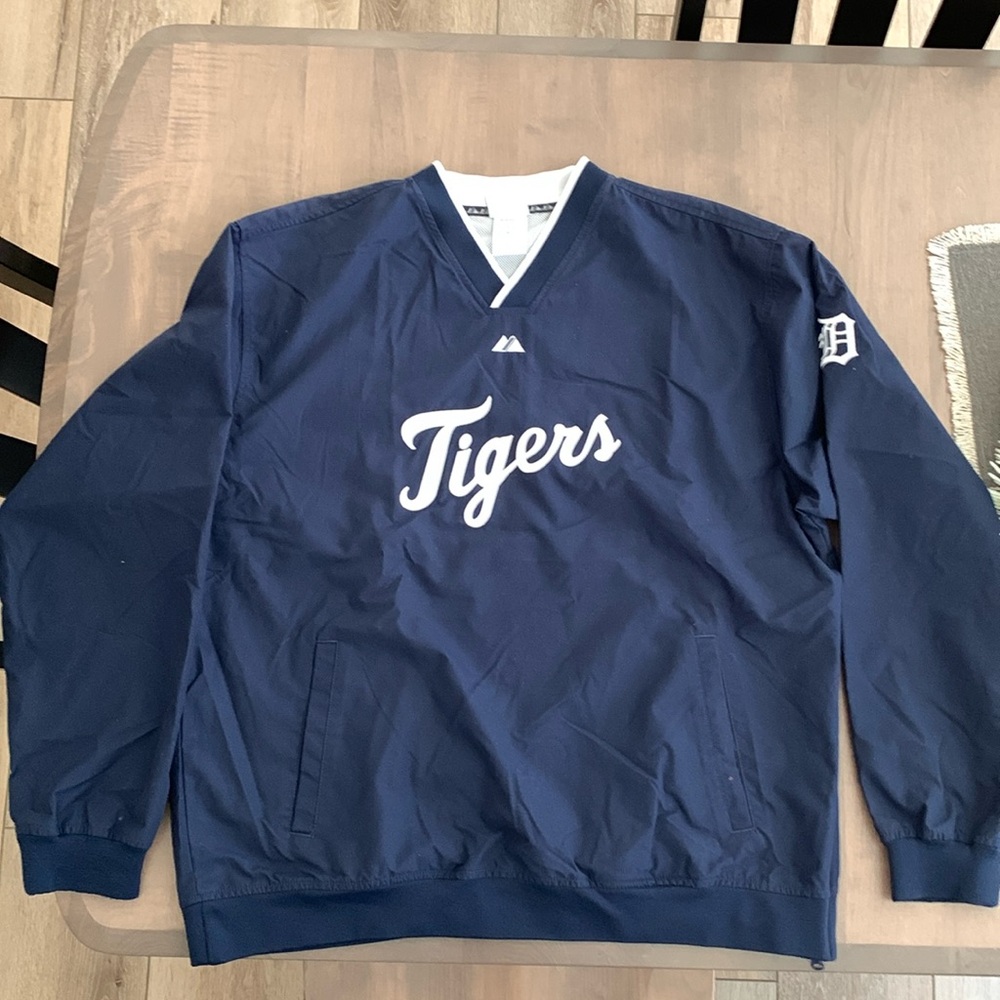 Detroit Tigers windbreaker.
